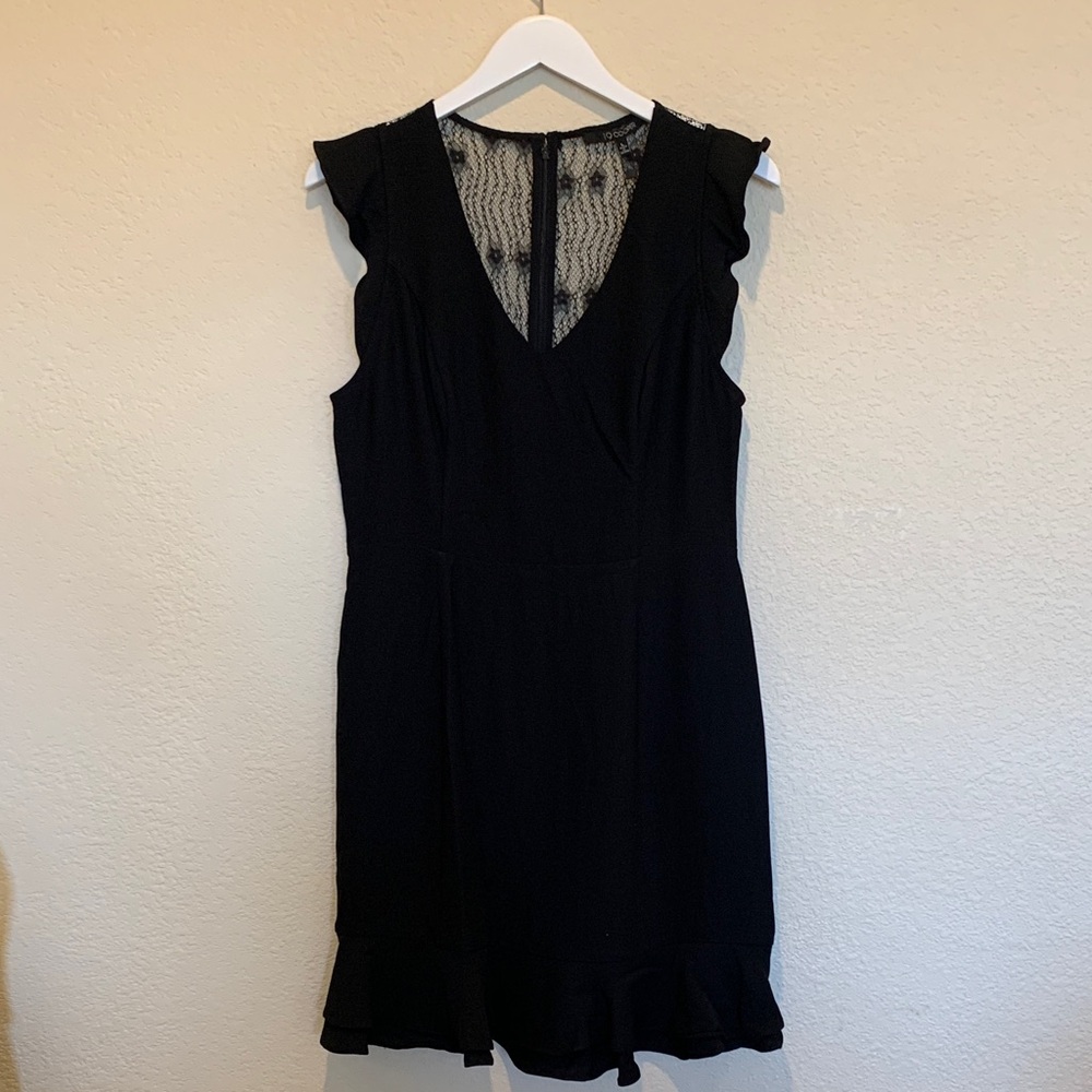 19 Cooper Black V-Neck Lace Back Ruffle Hem Dress